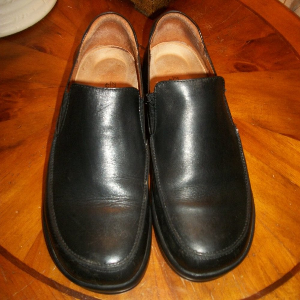 Birkenstock Black Leather Loafer Shoe Pre owed Nice condition sz 42  US sz11